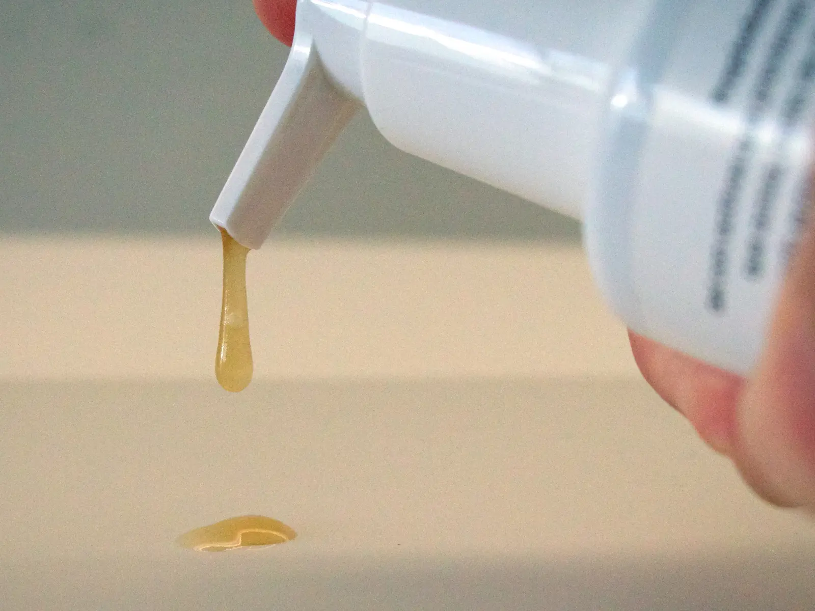 Textura gel acuosa de Anticelulítico Avanzado Akento, absorción rápida sin residuo graso