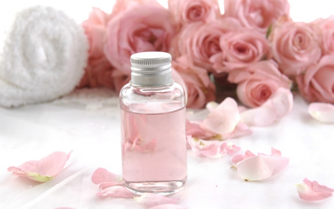 Tónico agua de rosas, beneficios y los mejores productos